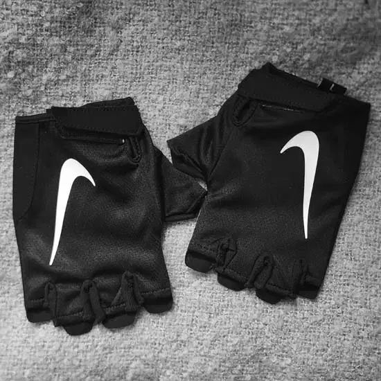 supreme nike グローブ　手袋 supreme nike football grove フットボール グローブ - メルカリ
