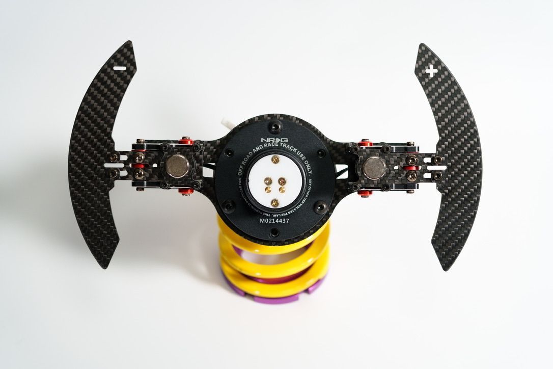 MOMO社外ステアリング用ドライカーボン磁気吸引式 パドルシフトキット パドルシフター