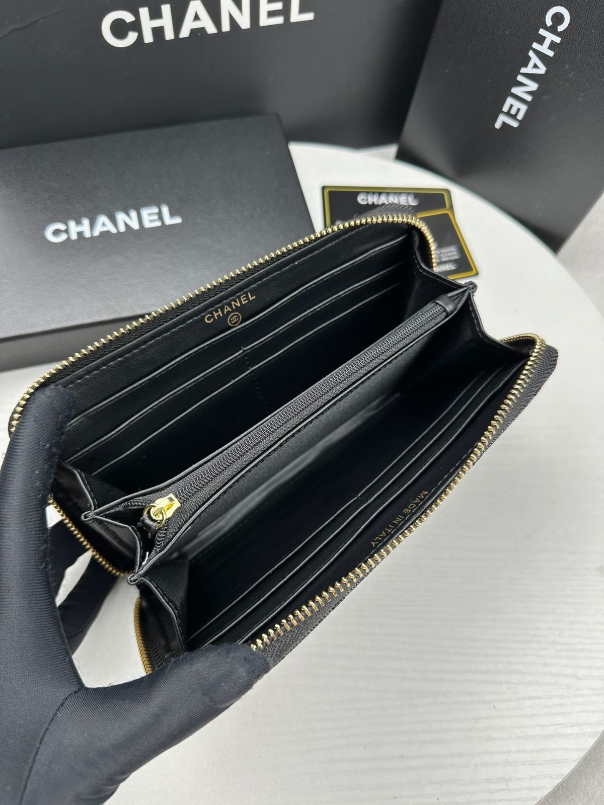 高級感溢れる逸品【CHANEL】ロングジップウォレット マトラッセ ラウンドジップ CHANEL(シャネル) 長財布(レディース) - 海外