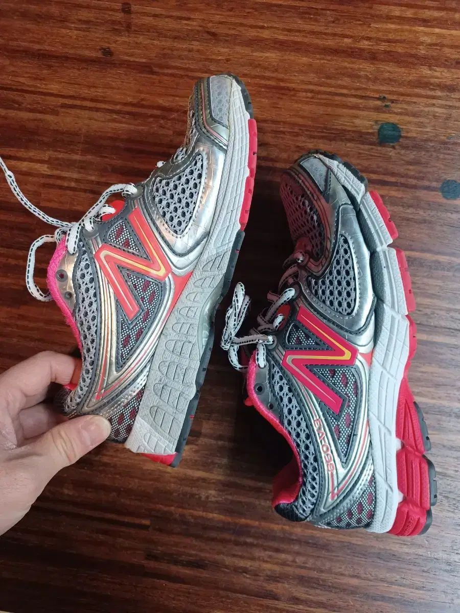 【雷市場（ポンジャン）商品韓国直送】 New Balance(ニューバランス) 860 v3 シルバーディープピンク 235