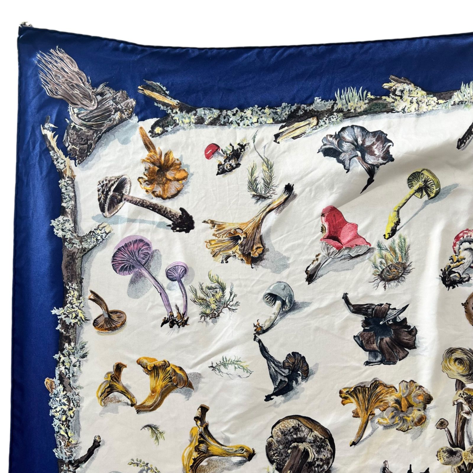 未使用✨HERMESエルメス　シャンピニオン　キノコ　カレ90 ネイビー 未使用✨HERMESエルメス シャンピニオン キノコ カレ90 ネイビー