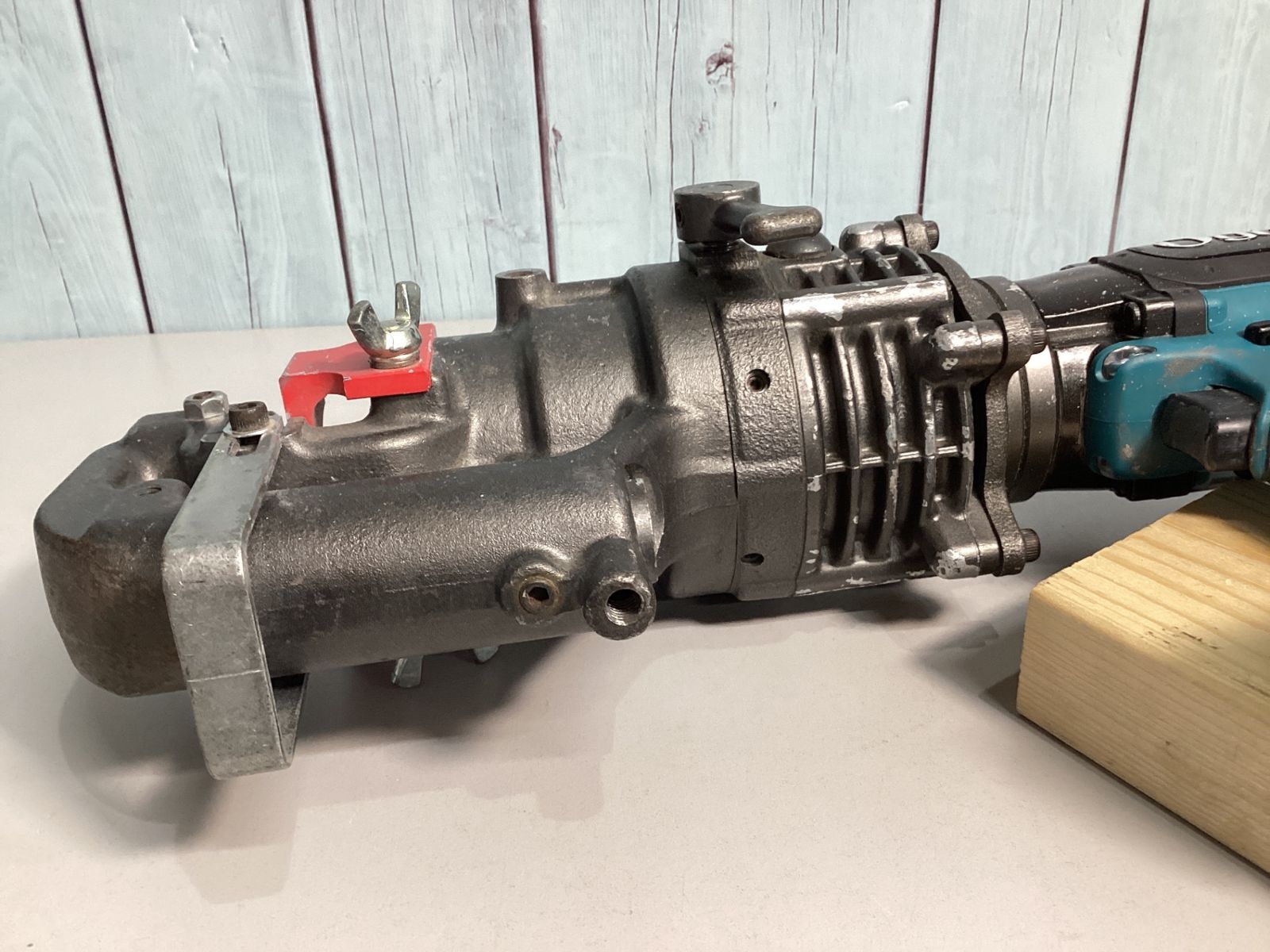 Ogura コードレスパンチャー