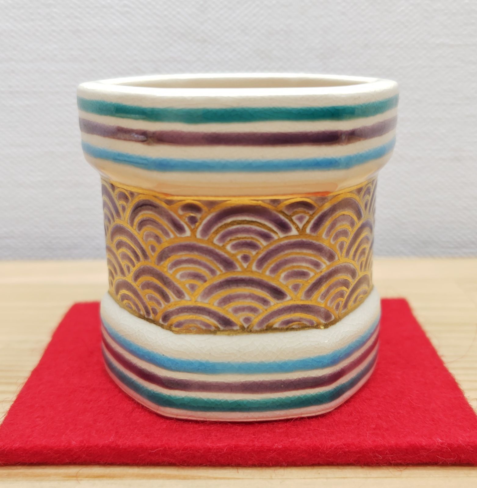 送料込【逢絢亭・新品】茶道具 蓋置 京焼 六角 青海波の絵 手塚石雲 共箱入り 逢絢亭・新品】茶道具 蓋置 京焼 六角 青海波の絵 花蝶窯 手塚石