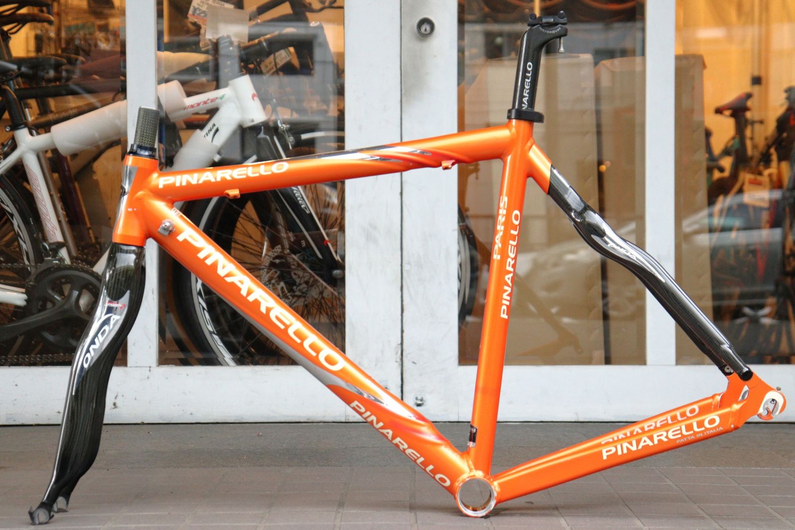 美品】PINARELLO 完成車 カーボンフレーム 最終値下げ】美品PINARELLO