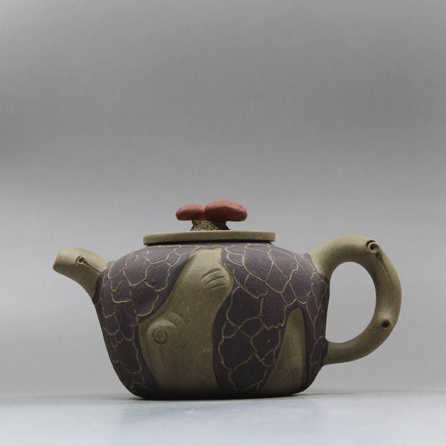 2色の霊芝を春に供紫砂壺 中国宜興 紫泥急須・茶壺・茶道具 2色の霊芝を春に供紫砂壺 中国宜興 紫泥急須・茶壺・茶道具