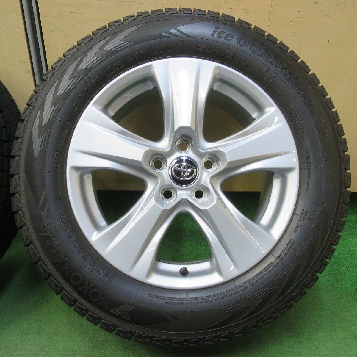 バリ溝！キレイ！9分☆トヨタ 50系 RAV4 純正 225/65R17