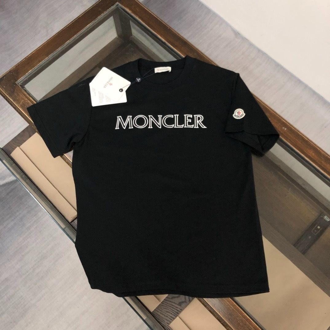 Moncler夏の新作半袖Tシャツ上着です