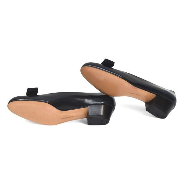 美品■サルヴァトーレフェラガモ　ヴァラリボン　パンプス　アーモンドトゥ　22.5 新品♪サルヴァトーレフェラガモ ヴァラリボン アーモンドトゥ