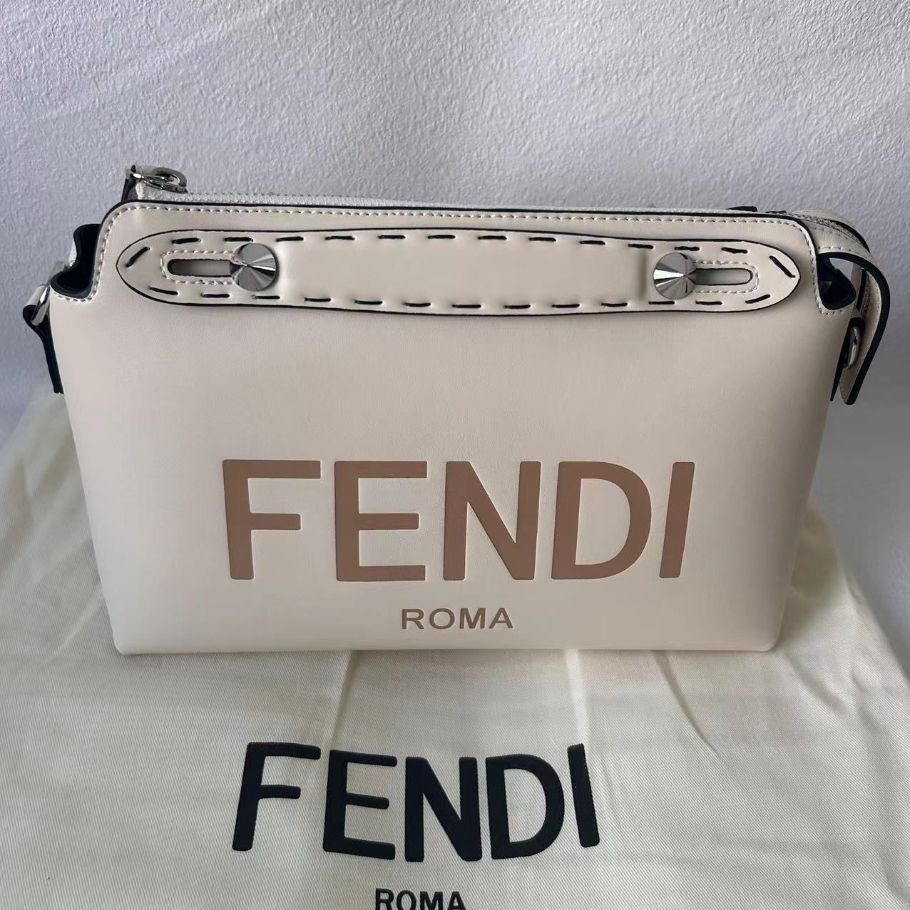 FENDI フェンディ 定番バイザウェイミディアム