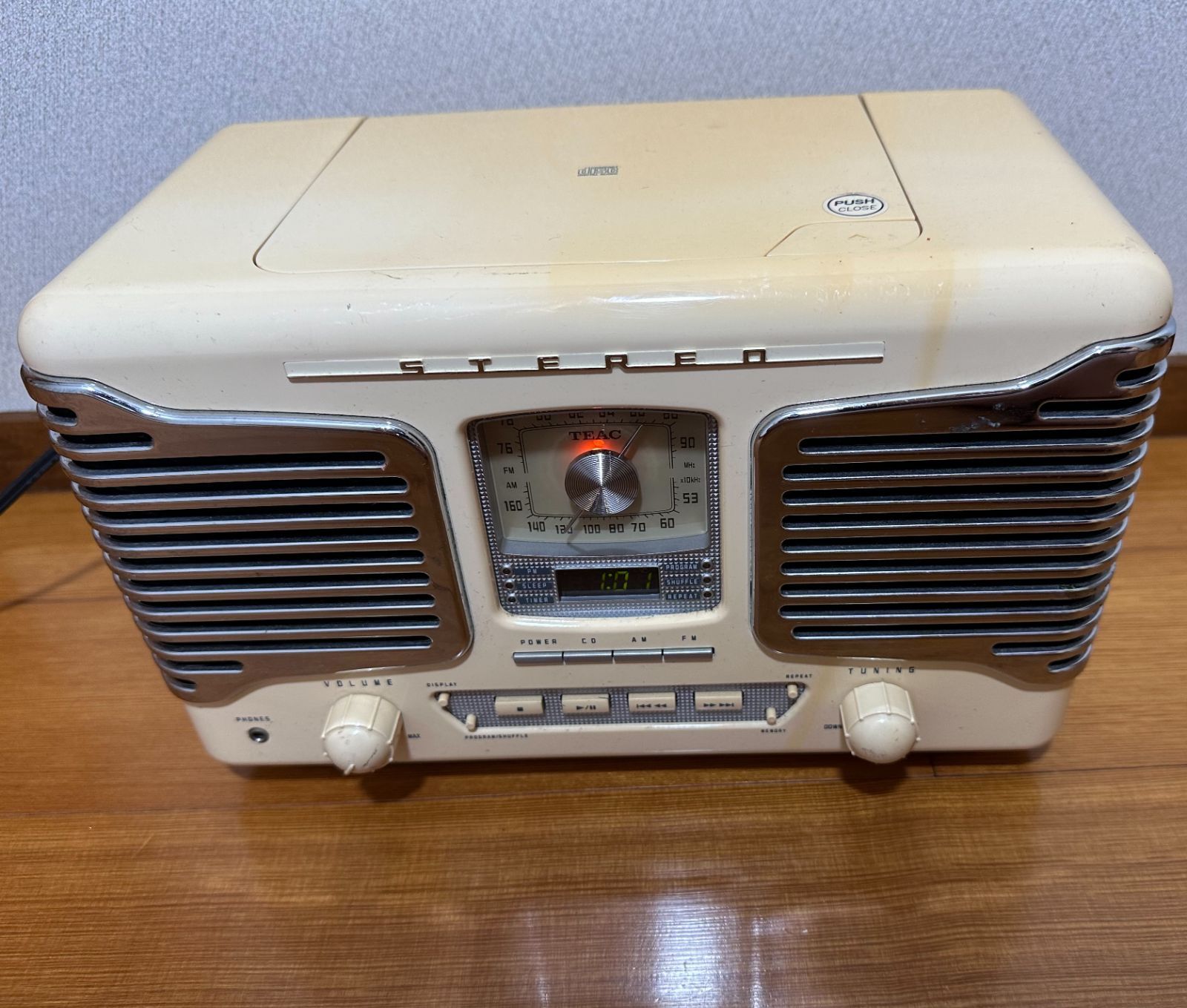 ティアック　CDラジオ　TEAC　SL-D80 Vintage Black TEAC SL-D80-B Deluxe AM/FM Stereo Radio CD
