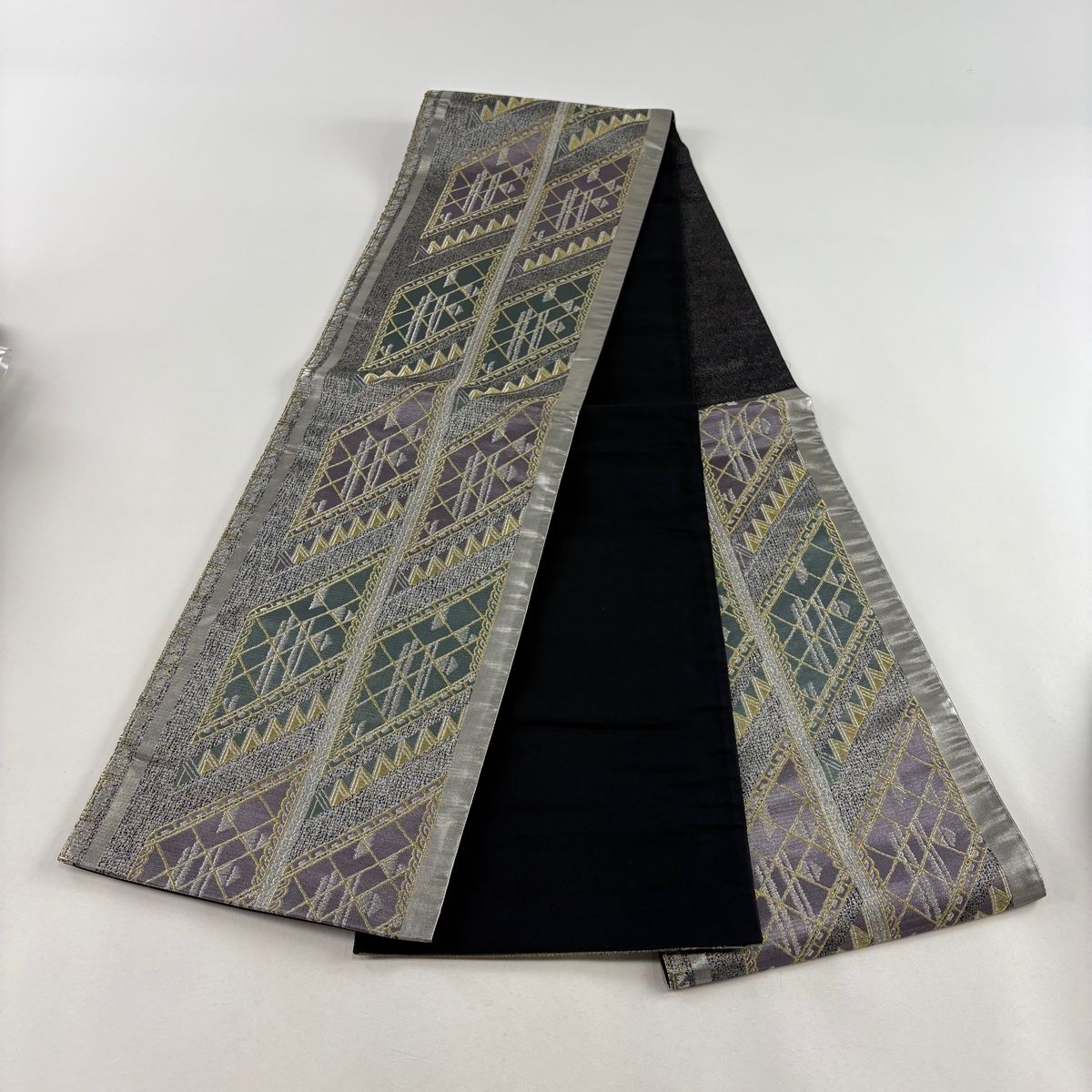 袋帯 秀品 華飾金彩 縞 幾何学 金銀糸 箔 黒灰 六通 正絹 【中古