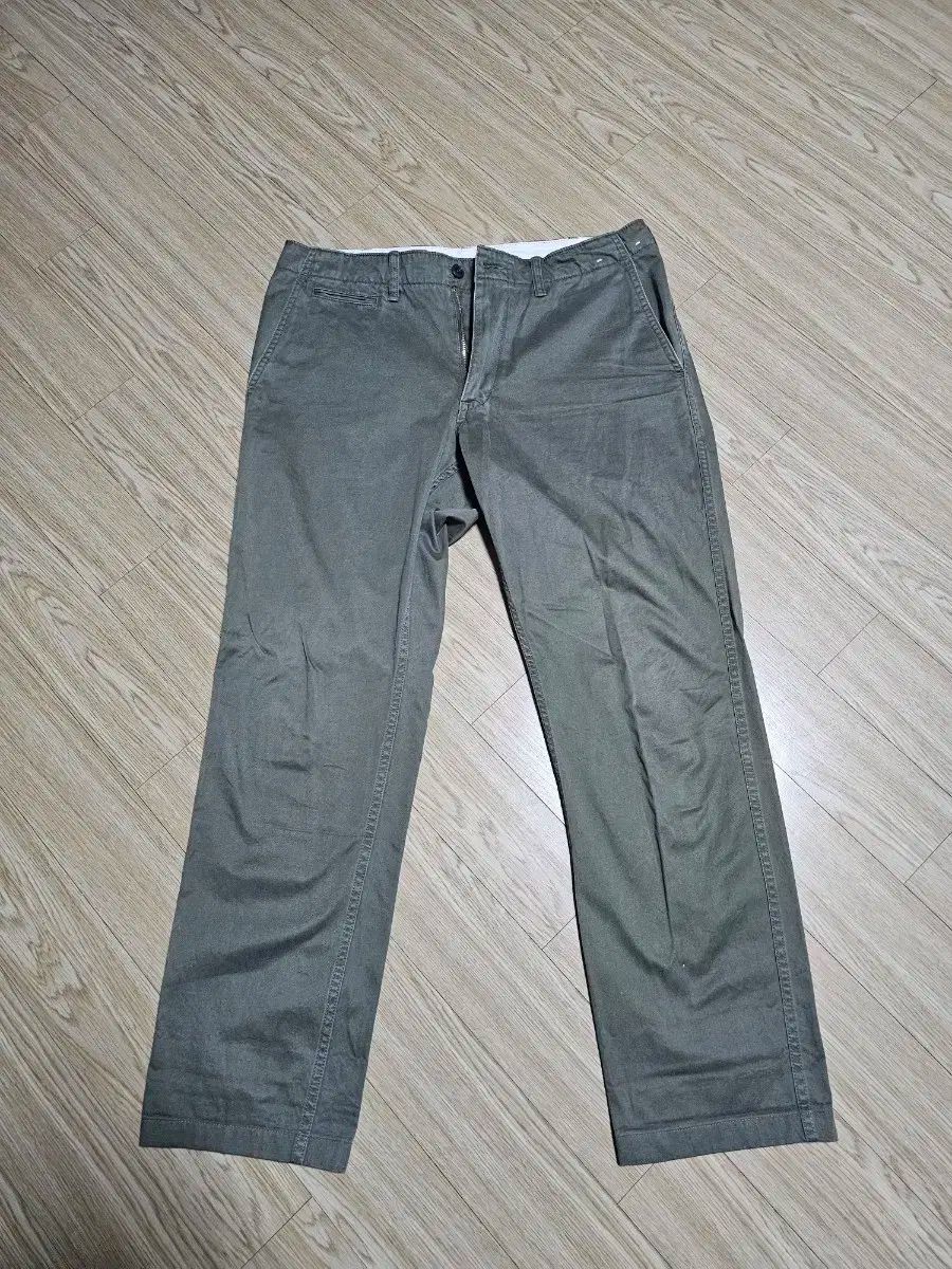 【雷市場（ポンジャン）商品韓国直送】 UNIQLO(ユニクロ) チノパンツ ( 34 ） カーキ