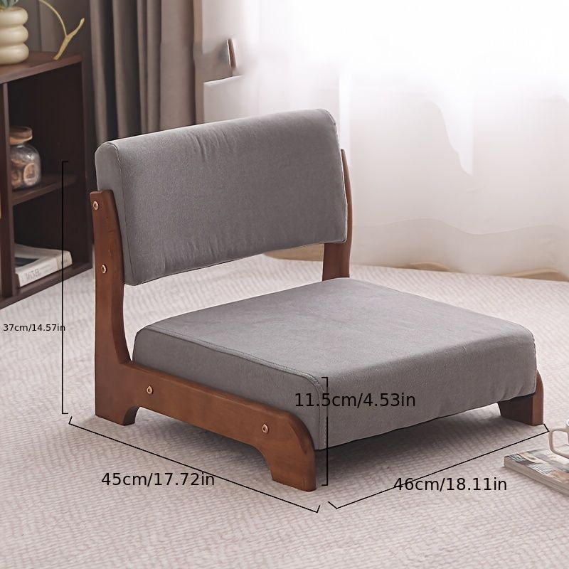 リビングルームやベイウィンドウに適した、背もたれ付きの低い収納ベンチ。ソリッドウッドフレーム、レザーアップホルスタリーに追加素材を使用した、多目的な畳スタイルのシーティング。