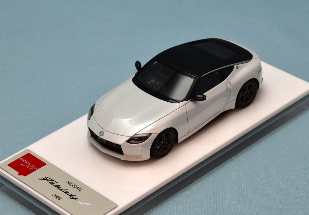Make Up 1|43 EIDOLON NISSAN Fairlady Z RZ34 2025 Prism White|Super Black EM648E