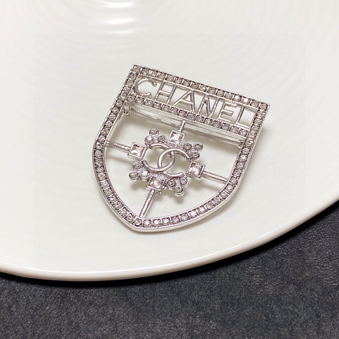 今日特価】CHANEL レディース スモールサイズ ブローチ（新作