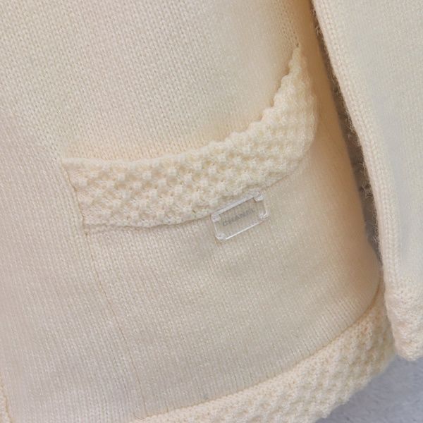【広尾店】売れ筋商品|||シャネル CHANEL カーディガン クリーム 05P size42 【16041】 CHANEL - 【広尾店】シャネル CHANEL カーディガン クリーム 05P