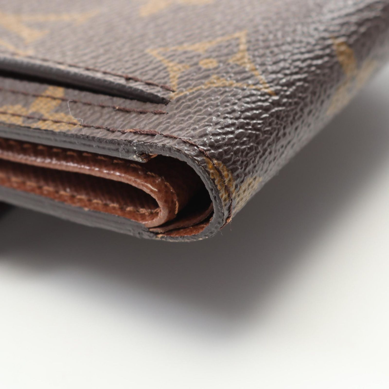 VUITTON 三つ折り財布