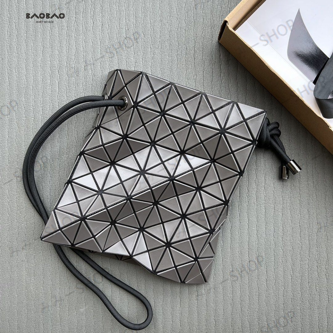 BAO BAO ISSEY MIYAKE ショルダーバッグ イッセイミヤケ 巾着袋 グレー - メルカリ