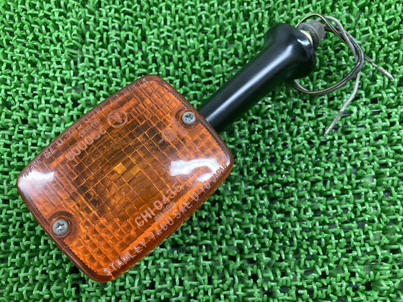 Z400GP リアウインカー 片側 7460 KZ400M-003*** カワサキ 純正 中古 バイク 部品 KZ400M 当時物 Z750GP ペイント素材に 割れ欠け無し