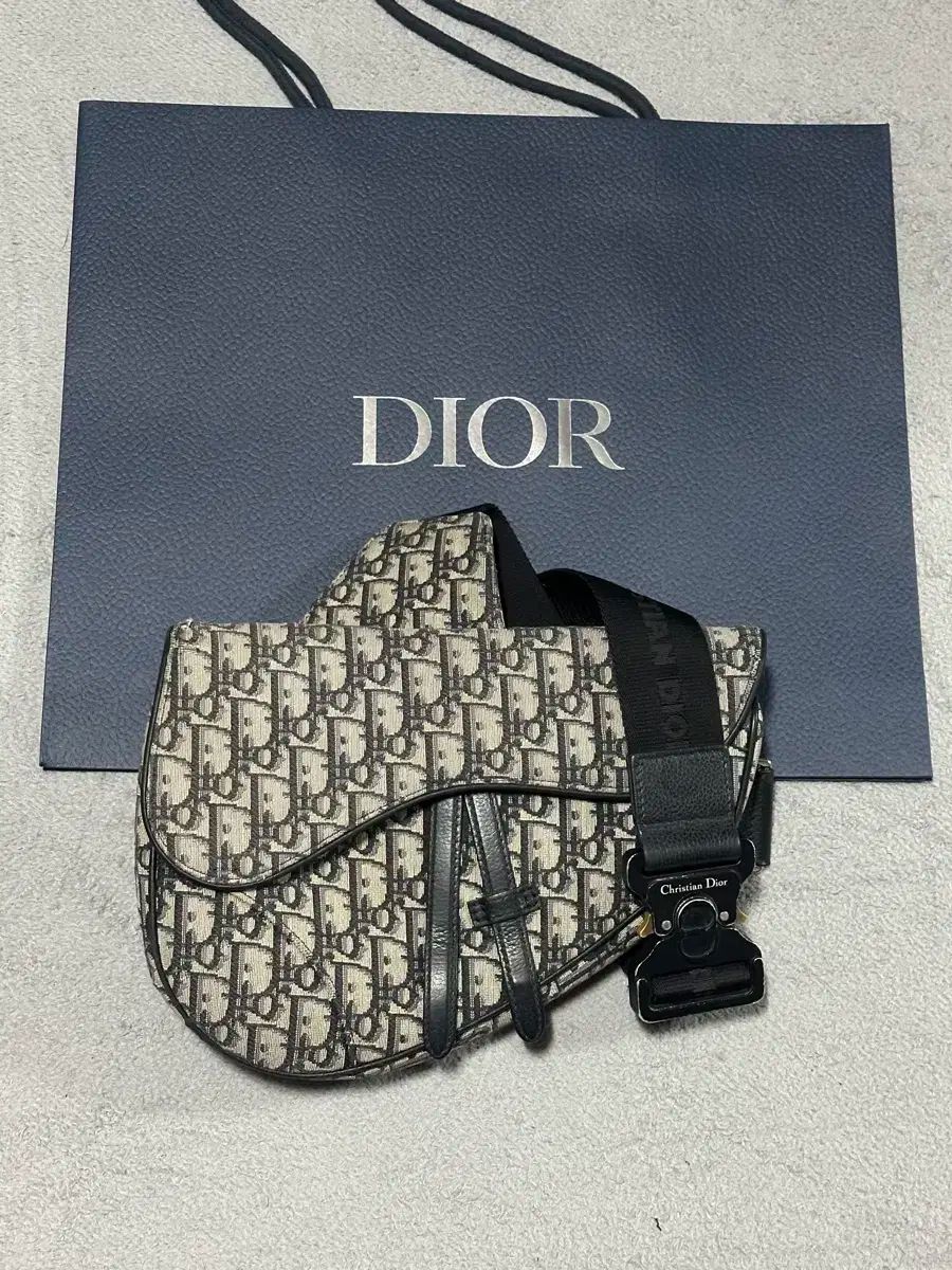 Dior ディオール サドルバッグ ミディアム