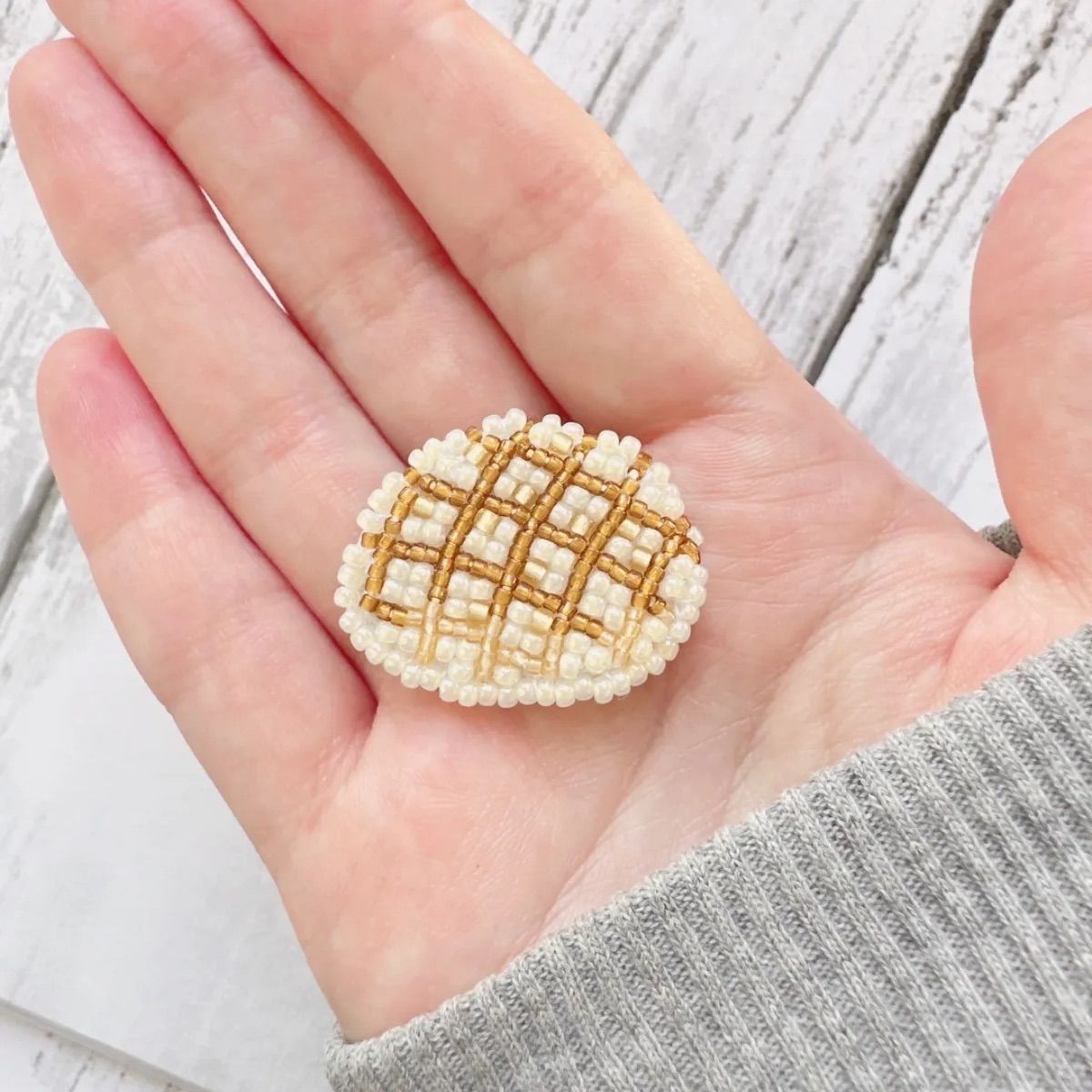 SIANON メロン ビーズ刺繍ブローチ ハンドメイドアクセサリー メロンソーダのビーズ刺繍ブローチ ソーダフロート クリーム