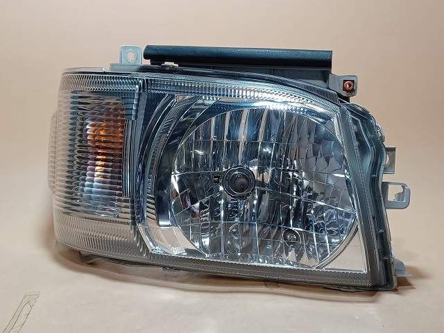 コーティング済 ハイエース KDH206V 右ヘッドランプ・ヘッドライト 