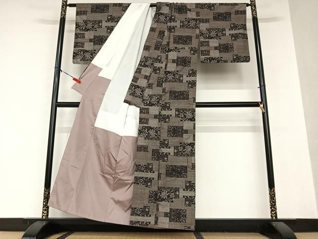 本場大島紬　単衣　茶泥　９マルキ　横段花文様　正絹 kimonochidori_3-0081