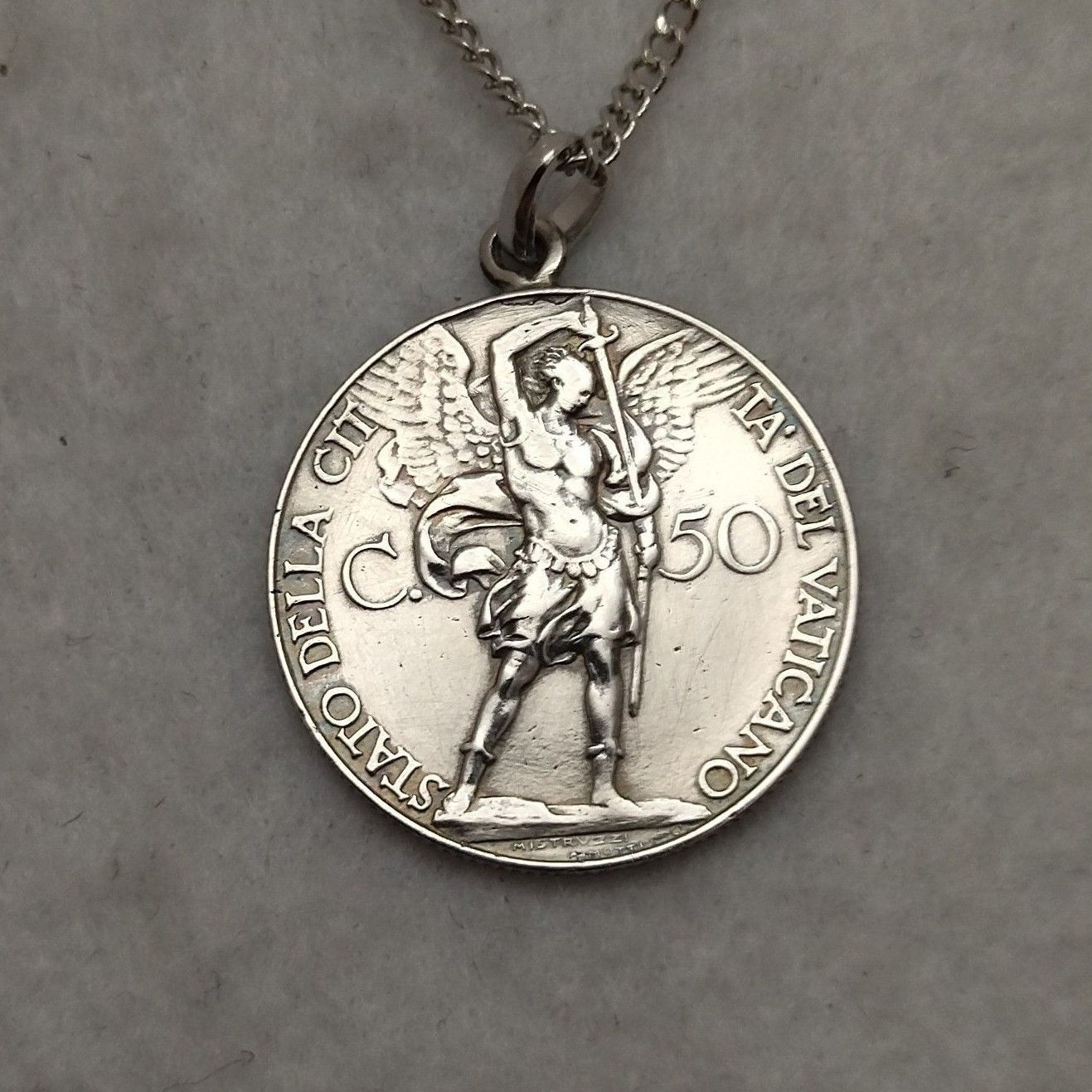 大天使ミカエル バチカン市国のコインネックレス 着けっ放しOK