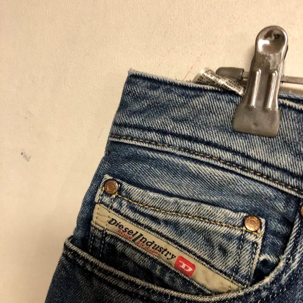 DIESEL ペイント デニム 31インチ DIESEL(ディーゼル) メンズ デニム 31 インチ@ 9991 - メルカリ