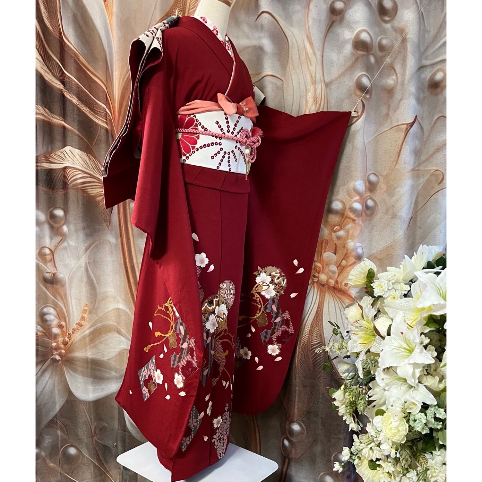 赤色花柄金色振袖 小夜子ブランド 深赤 花柄刺繍 振袖 新品着付け用小物一式 暗赤 美品 成人式