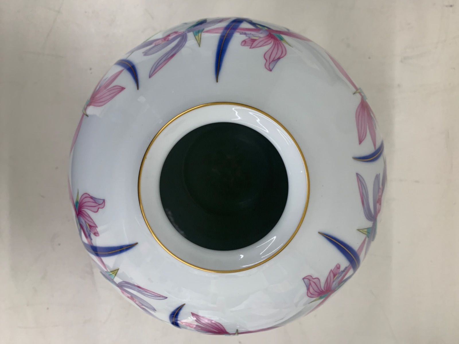 未使用 香蘭社 クレマチス 花瓶 グリーン×金彩 花器 花生 花差し 台座付き 香蘭社 花瓶 台座付き 未使用 香蘭社 クレマチス 花瓶 グリーン