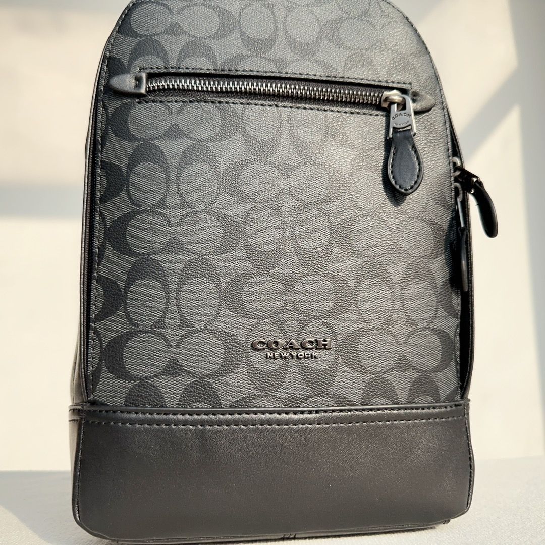 COACH コーチ ショルダーバッグ F37573 Graham Pack In Signature Canvas グラハム パック 牛革  シグネチャー ボディーバック 斜め掛け ブラック - メルカリ