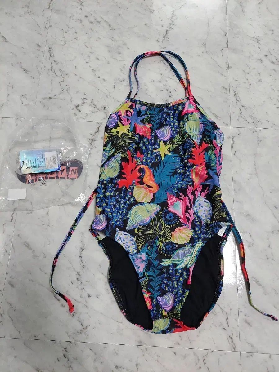 室内水着 JOLYN つぶす ギャビン 26 ＋ シーウォール チェビ