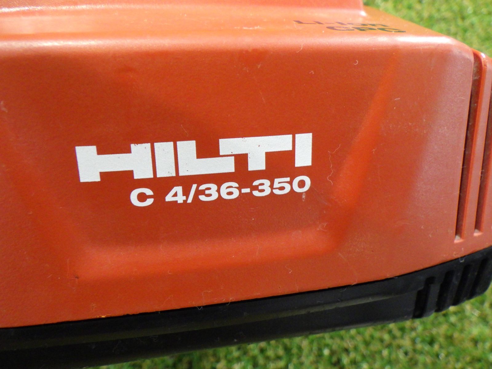 HILTI 充電器 C4/36-350 通電確認済み 大工道具 白み 設備 多用途 中古品
