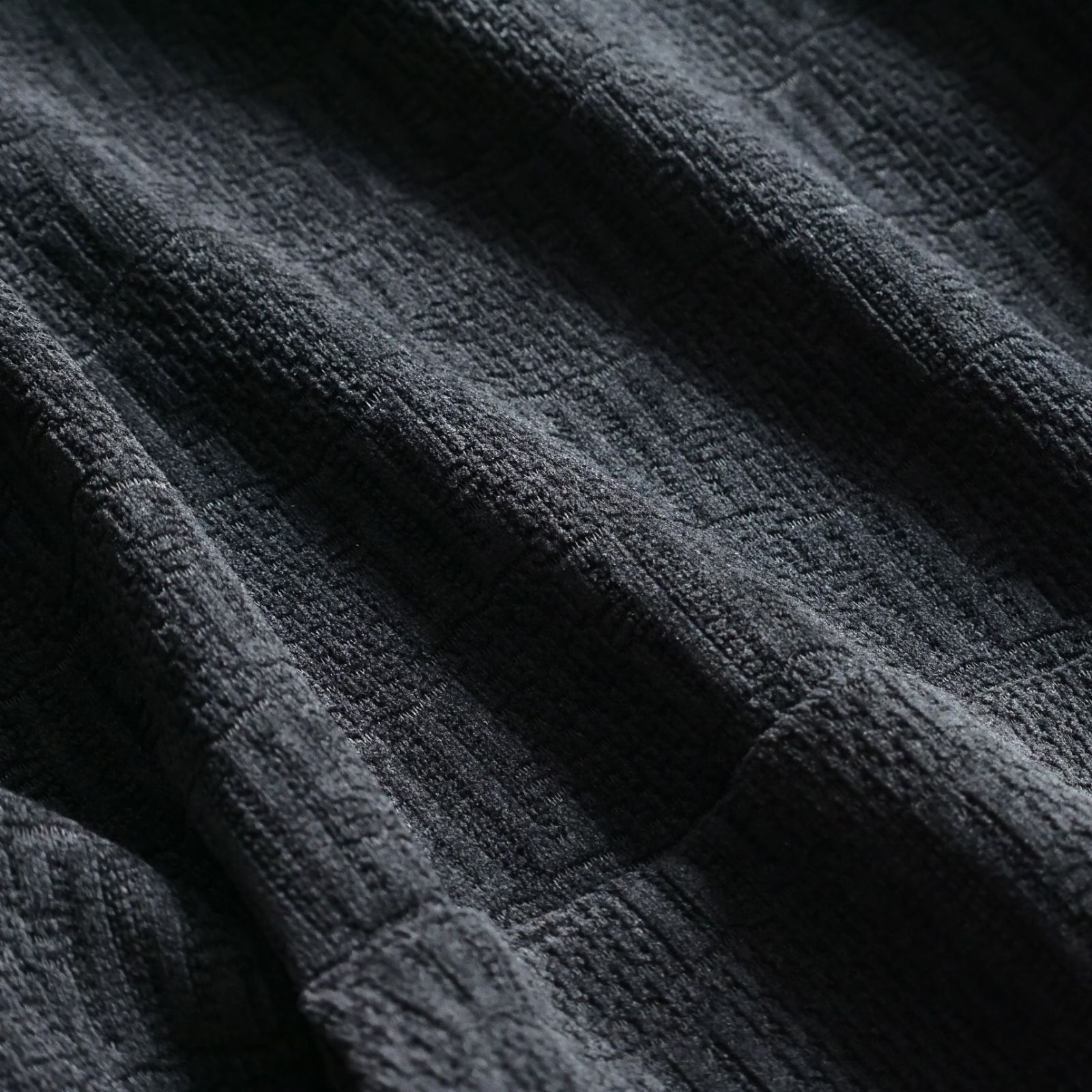 dt093●S●M●L●XL●XXL●選択可●ミラノの街着●MMメイドインイタリー●25-26秋冬●凹凸ジャカード調が大人のパーカー●黒●メンズ