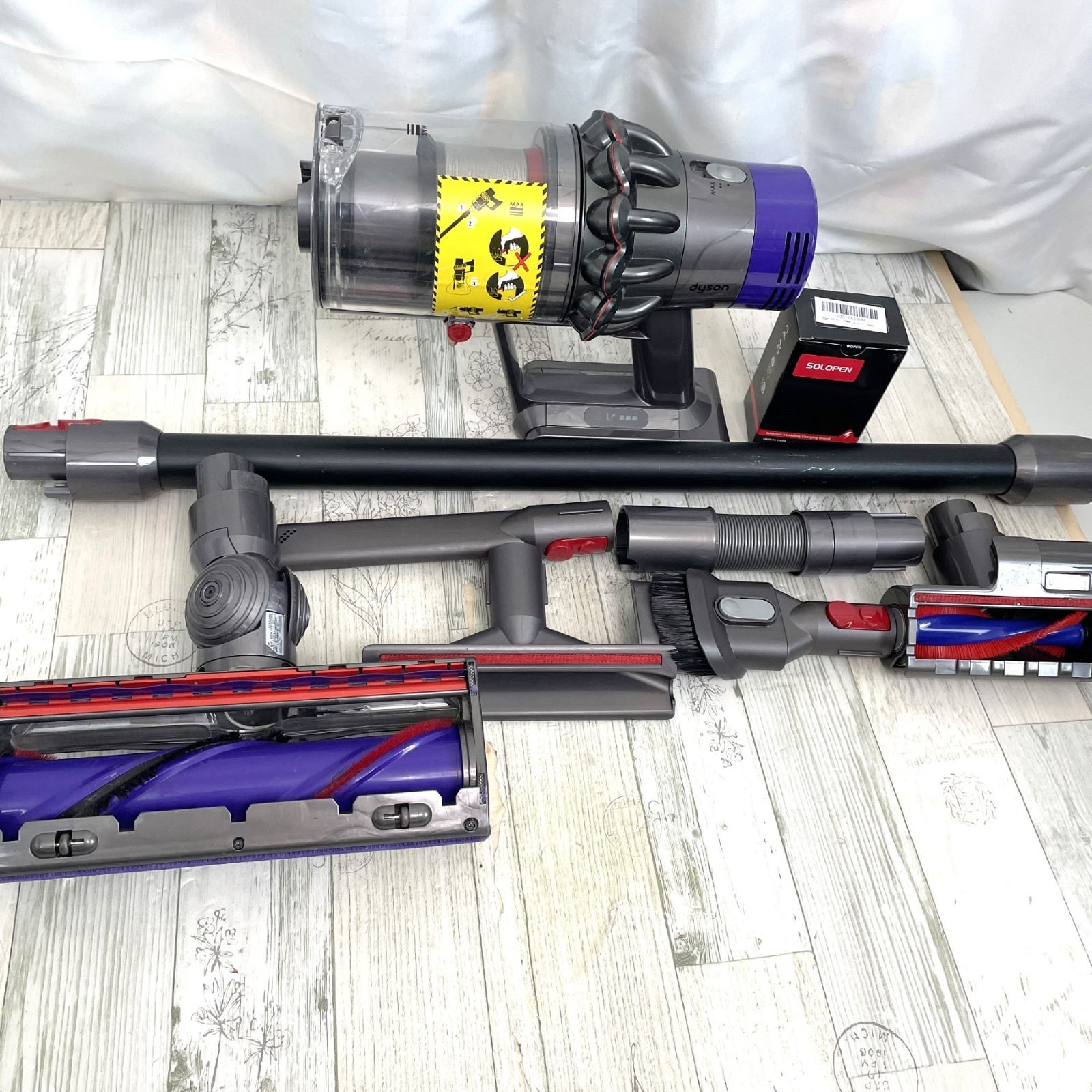 Dyson ダイソン v10 sv12 掃除機 各種アタッチメント付き Dyson