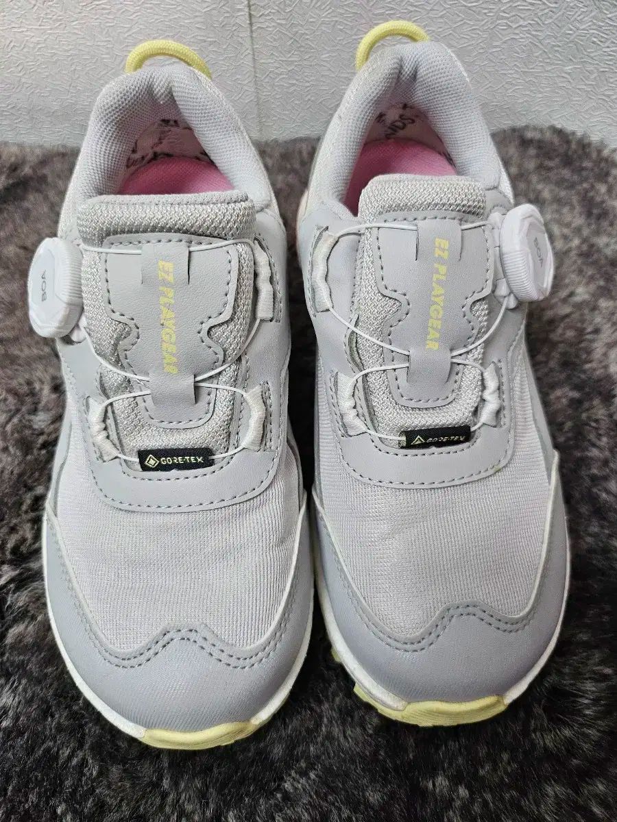 ネパ・キッズ NEO SPIRIT MINI GTX ネオ 精神 ミニ 200