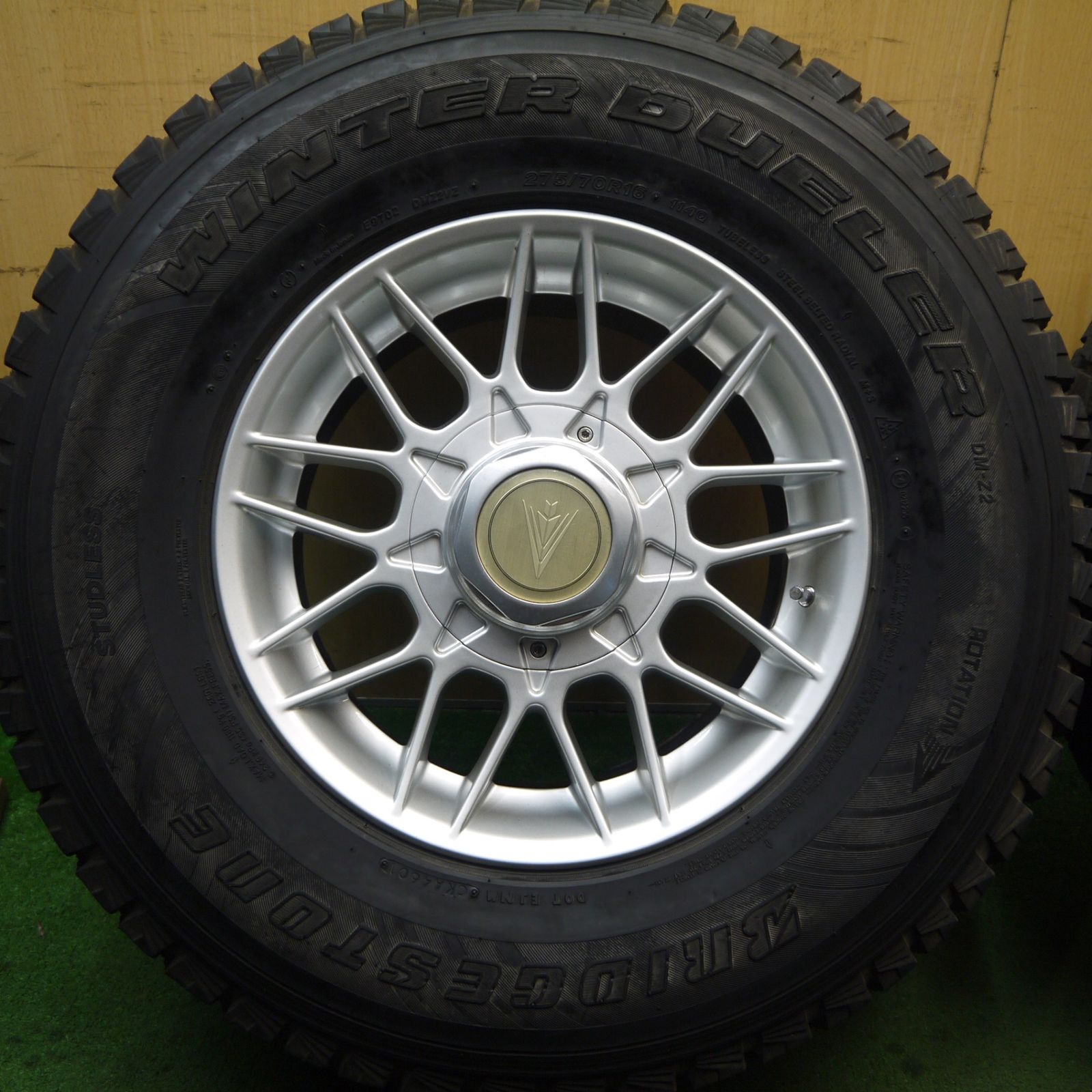 バリ溝 キレイ 9.5分 ランクル 等 275 70R16 スタッドレス ブリヂストン ウインター デューラー DM-Z2 weds ウェッズ 16インチ PCD150 5H 5091702Hス