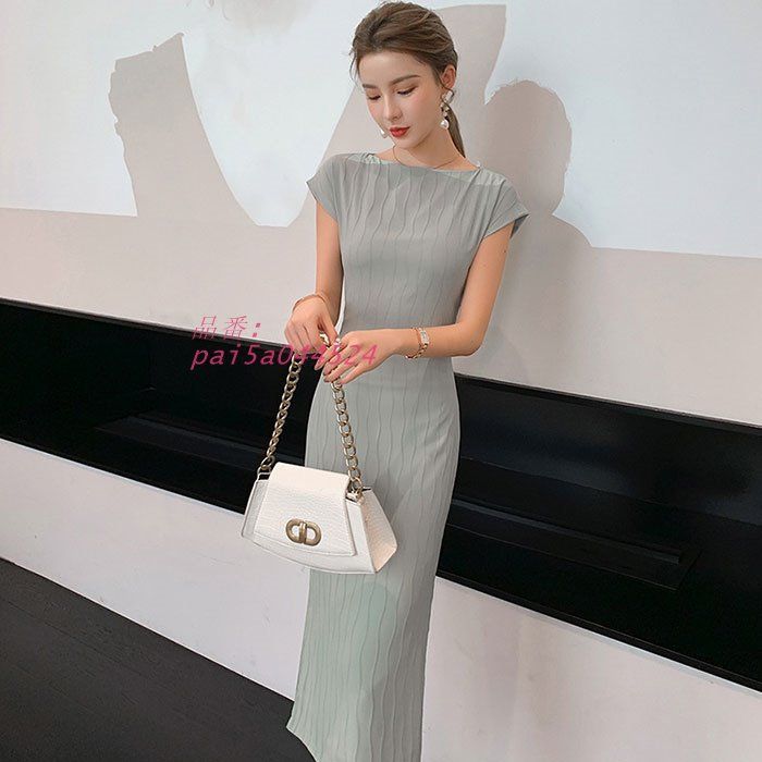 膝丈半袖シンプルワンピース