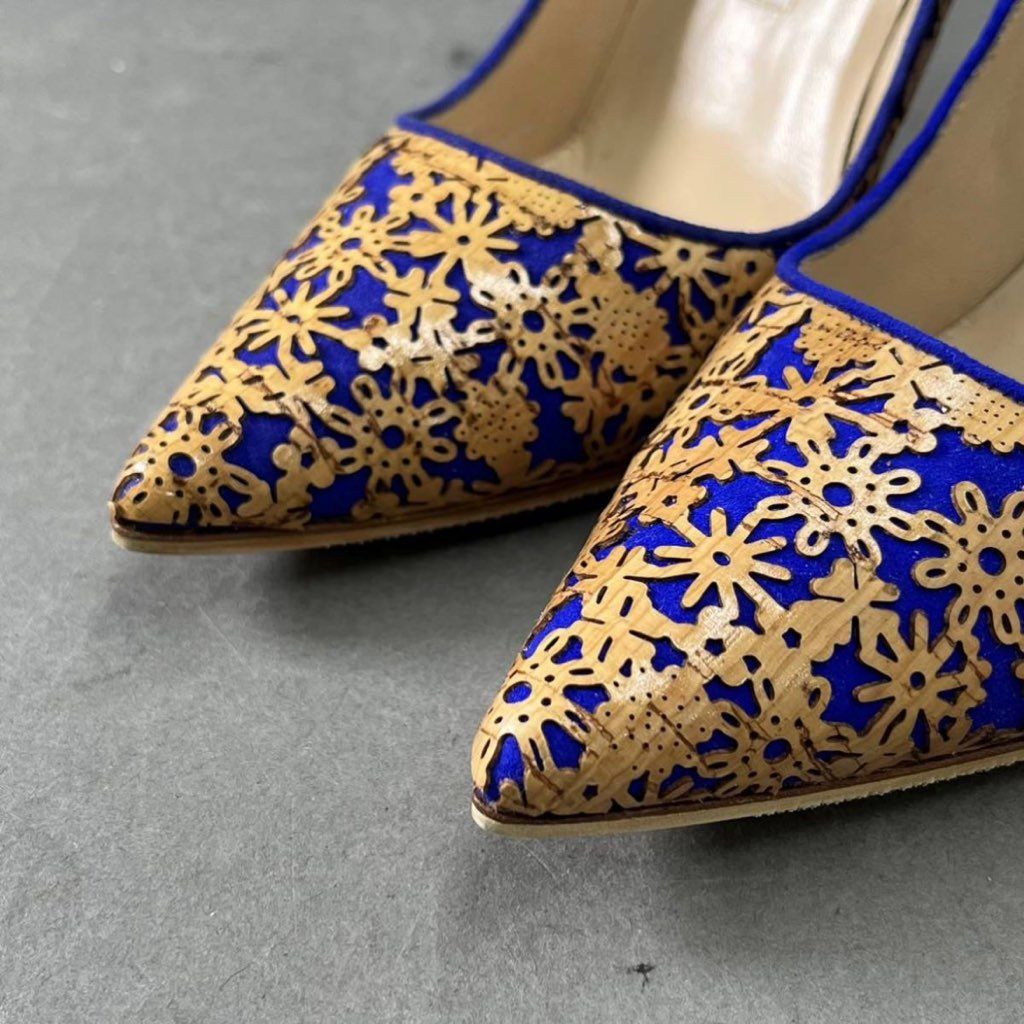 7h4 《極美品》 MANOLO BLAHNIK マノロブラニク ピンヒール パンプス スエード カーフレザー 花柄 カッティング 36 ブルー  レディース - メルカリ