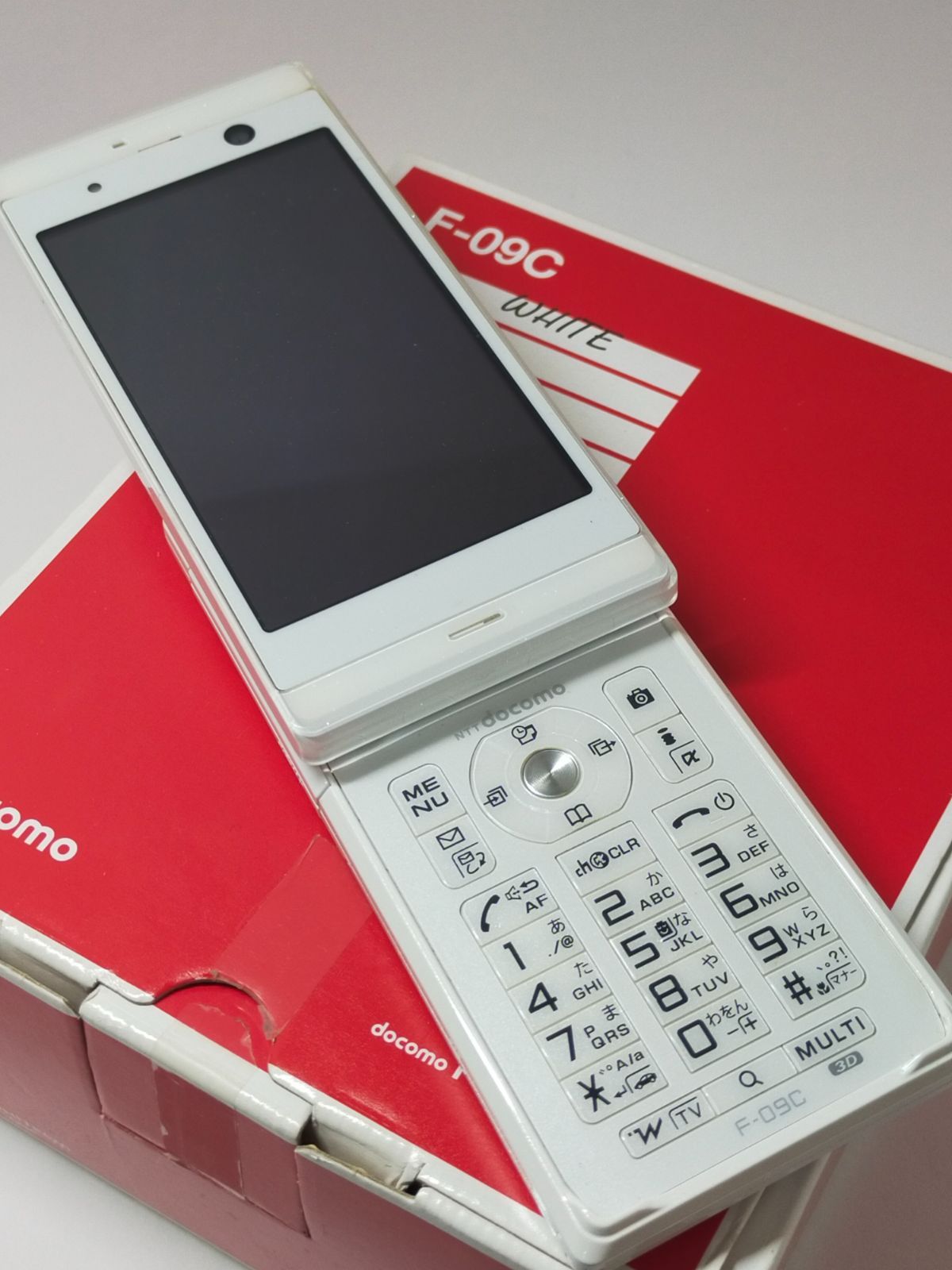 docomo F-09C ホワイト 携帯電話本体 ドコモ、「PRIME series F-09C」を6月18日に発売 - 価格.com