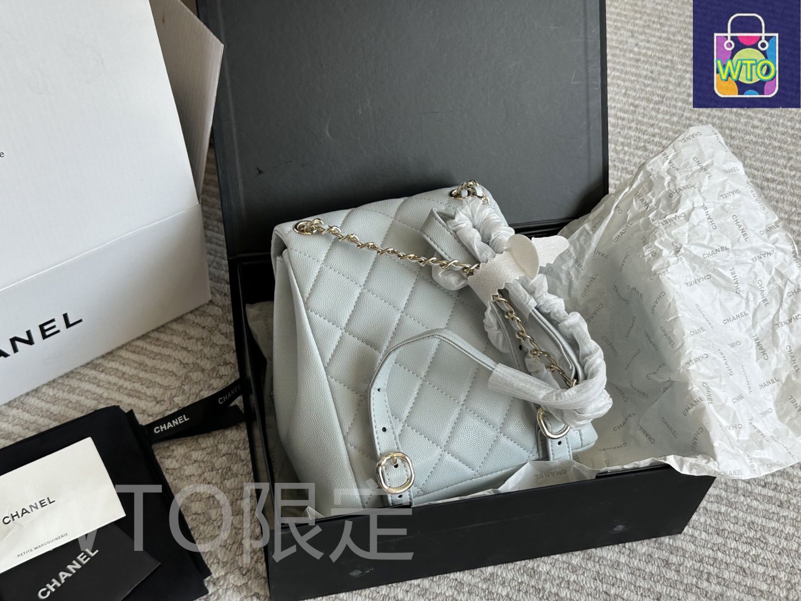 まとめ買いシャネルポーチとmiumiuバッグ 6万取引突破☆UPS速達便利用！【MIUMIU】ポーチ付きブレスレット