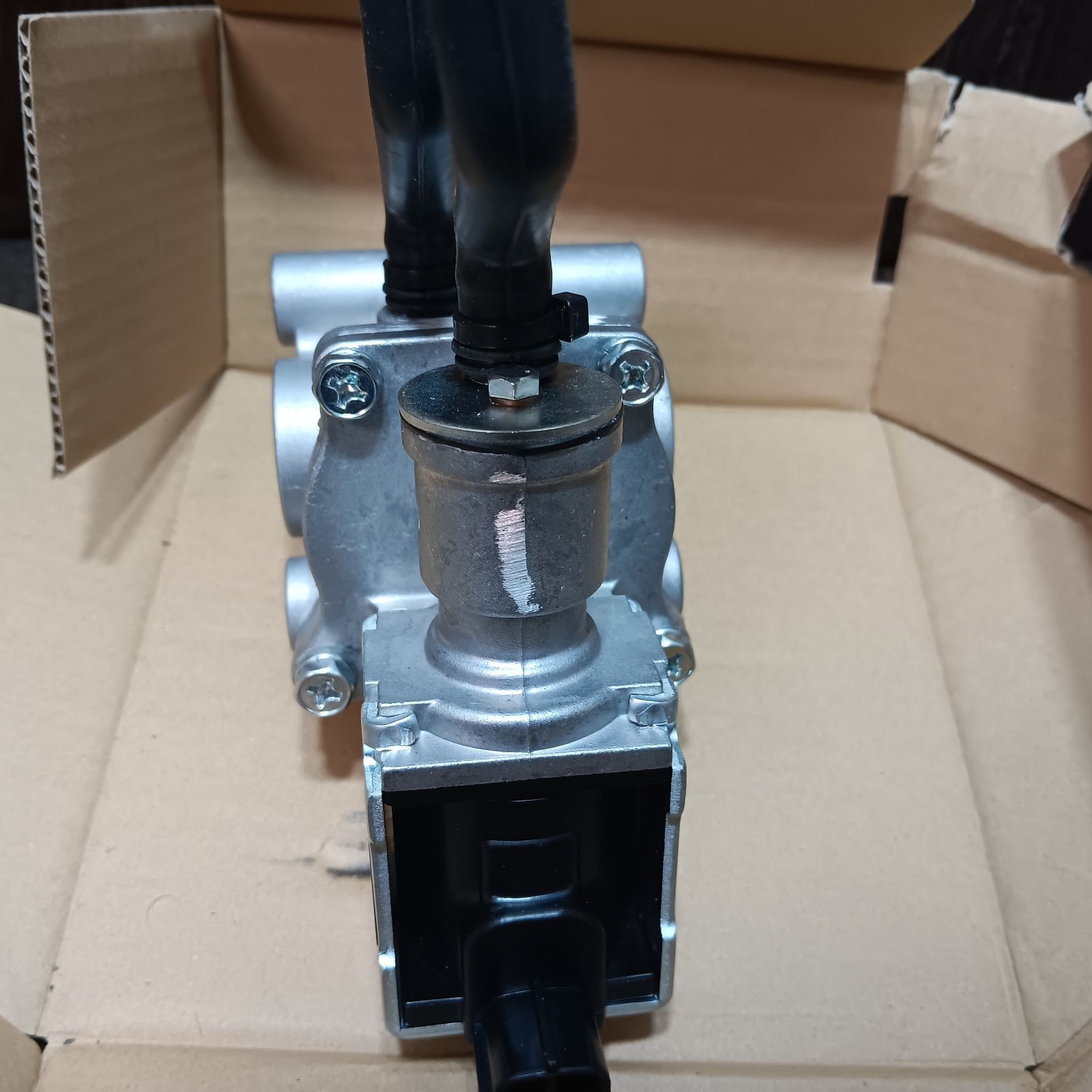 日野 3WAY MAGNETIC VALVE 27610-5081A バルブ 純正部品 未使用