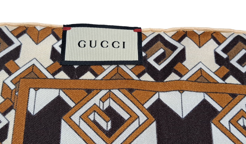 新品同様 グッチ スカーフ ハンカチ Gロゴ ブラウン シルク製 ミニスカーフ ダークブラウン GUCCI 42ｃｍ