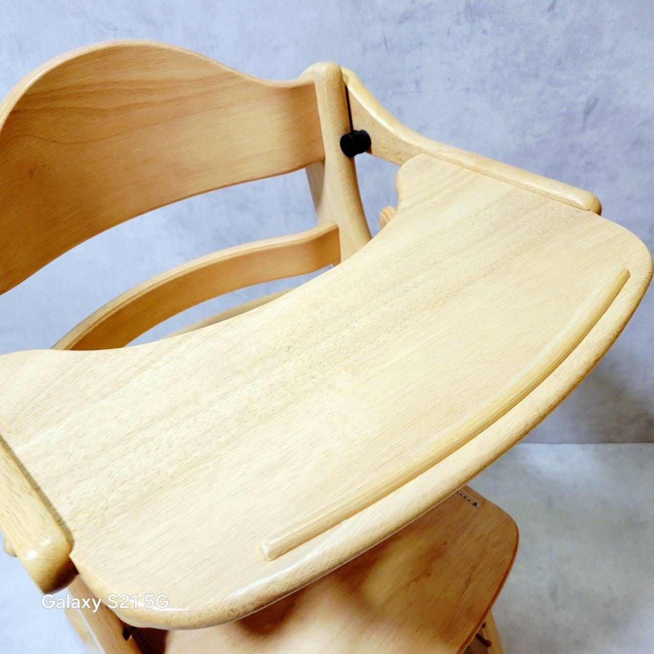 超激安価格で大放出！ 組み立て済 大和屋 すくすくチェア スリムプラス テーブル付き Sukusuku slim＋ ベビーチェア 木製 ハイチェア 子供用椅子 成長に合わせて調整可 天然木 ナチュラル家具 おしゃれ 安定設計 【国内未発売モデル】