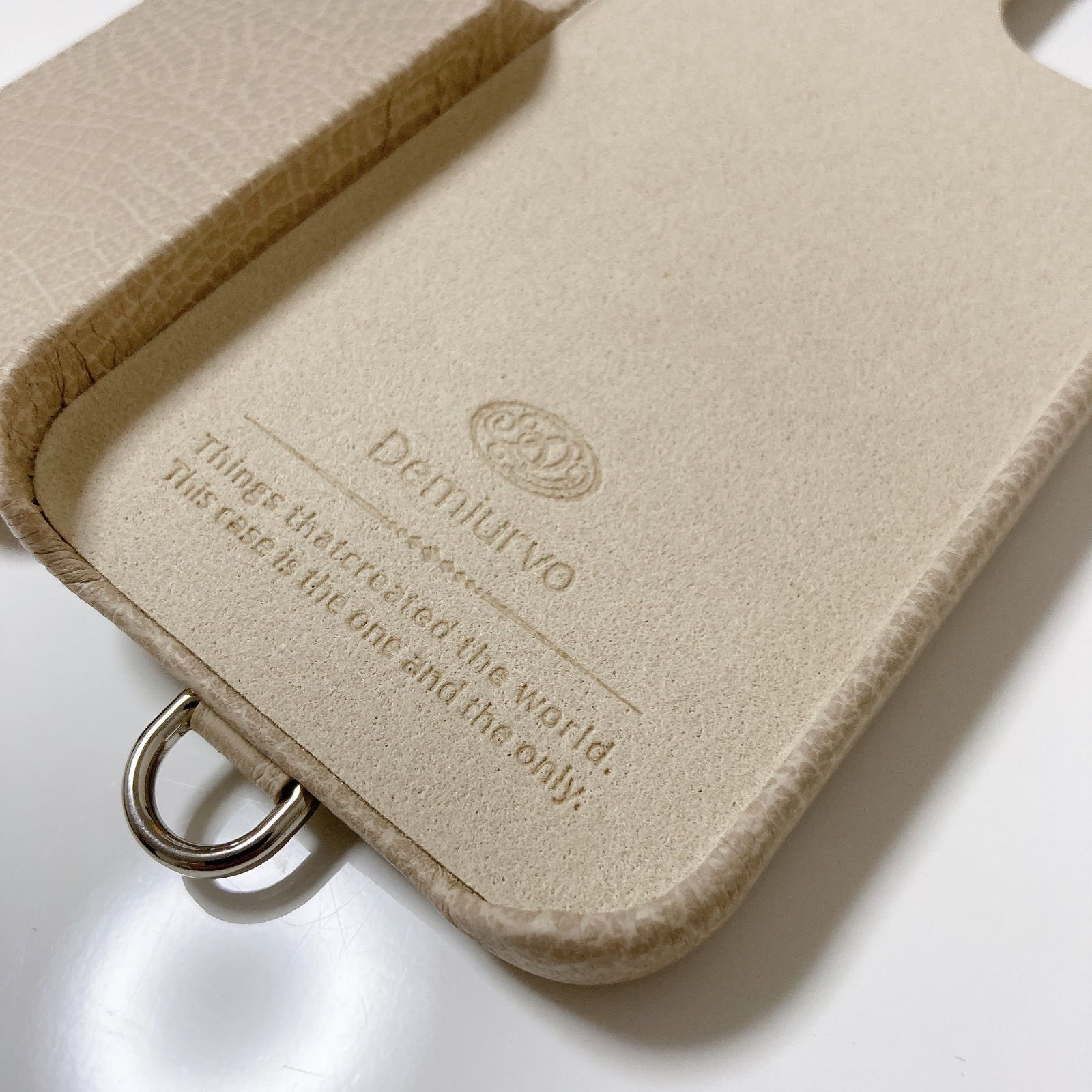 DEMIUデミュウdemiurvoデミウルーボiPhoneケースPOCHEポシェフラットクロコレザーケースベージュ