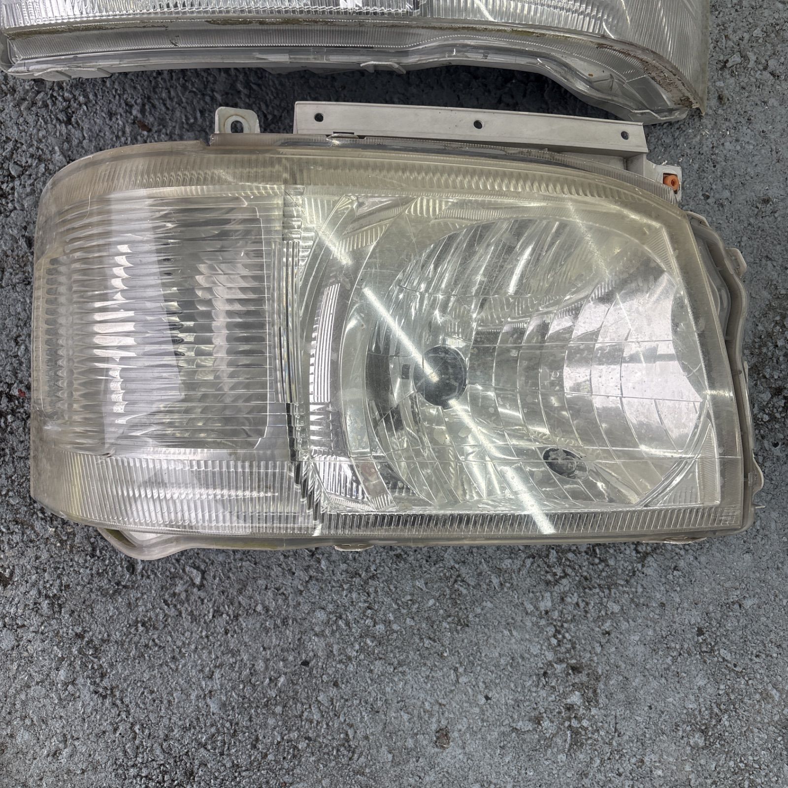 最高の品質！ トヨタ 200系 ハイエース 純正ヘッドライト 1型2型 ⑨ モードスタイル
