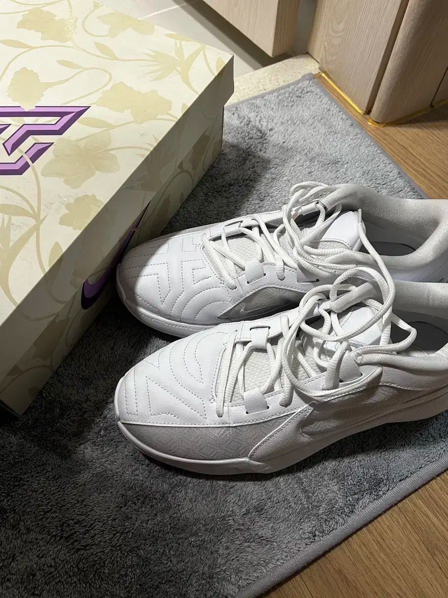 NIKE(ナイキ) Zoomfrik 5 EP トリプル 白 275 サイズ