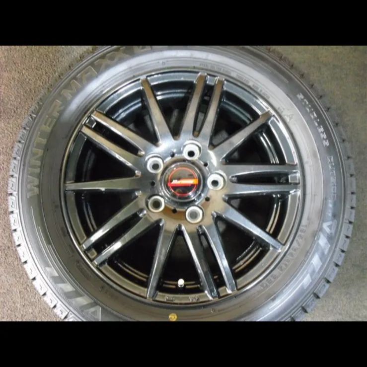 (T-1980) 送料無料 中古 Barosso 15インチ スタッドレス セット 超バリ山 2023年製 ダンロップ 185/65R15 GB5.6.7.8 フリード GT系フリード 等 ワイズギア
