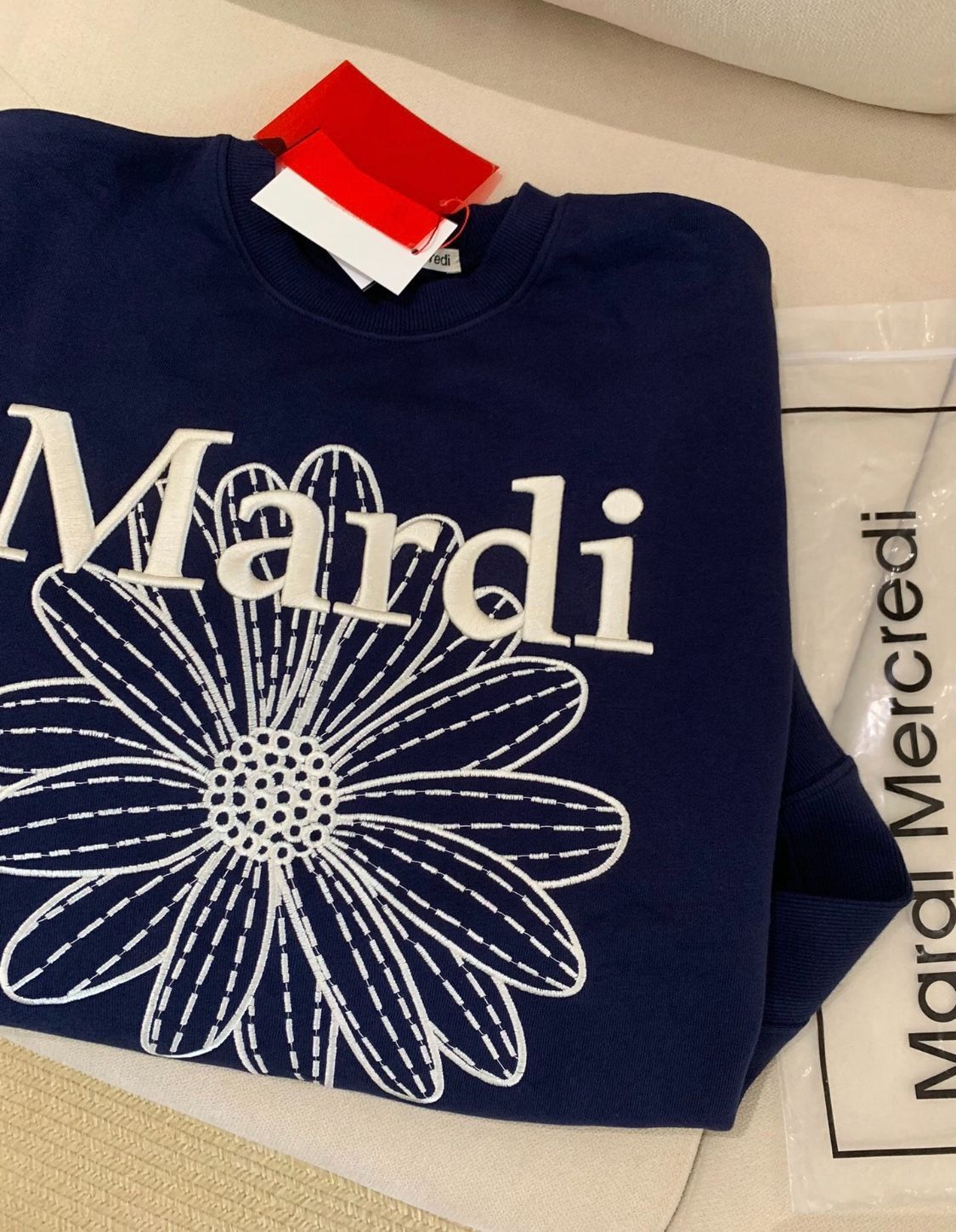 マルディメクルディMardi Mercredi 刺繍スウェット ネイビーお花のShop 